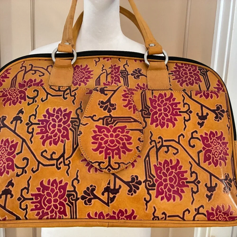 Hand-crafted leather pet carrier by Dharma Dog/Dharma Cat
